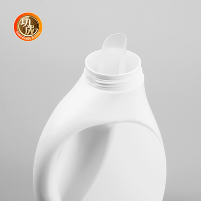半透明洗浄剤のプラスチックボトル